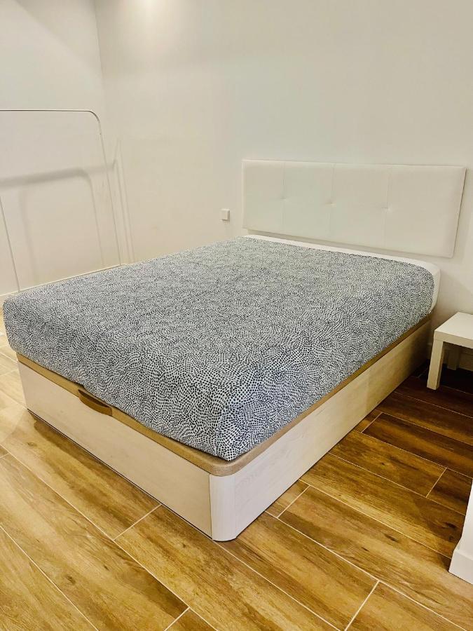Bernabeu/ C.Universitaria Apartments Мадрид Екстериор снимка
