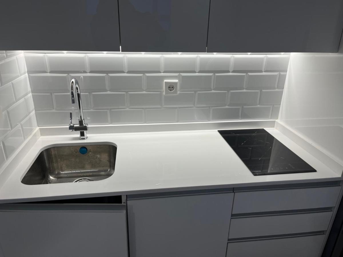 Bernabeu/ C.Universitaria Apartments Мадрид Екстериор снимка