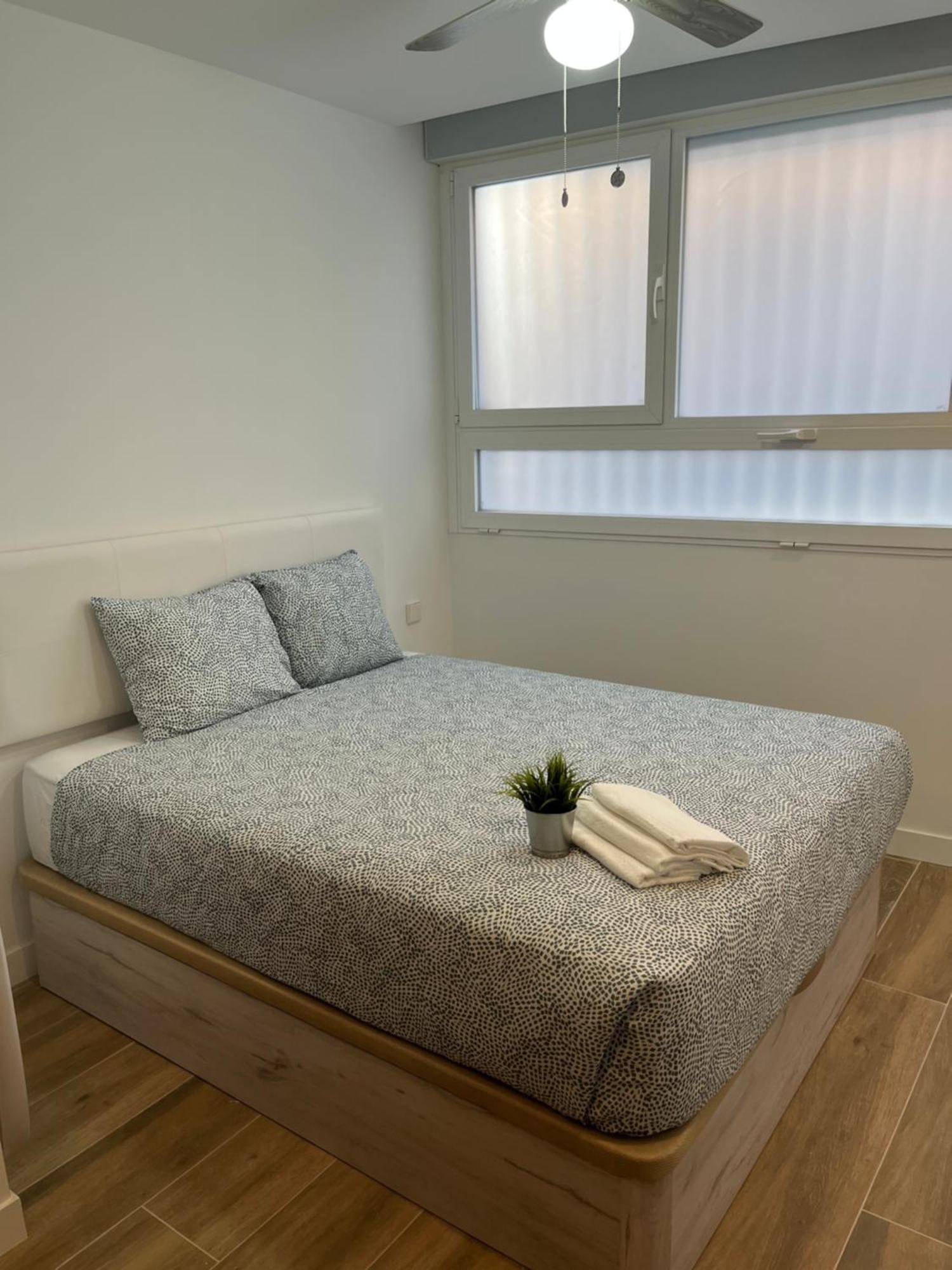Bernabeu/ C.Universitaria Apartments Мадрид Екстериор снимка